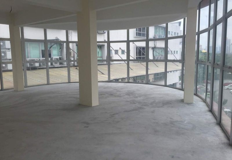 Medan 28 - Corner, 3.5 storey