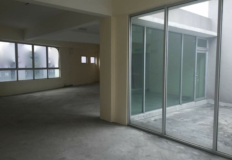 Medan 28 - Corner, 3.5 storey