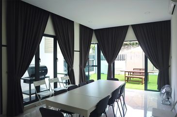 Gated, with lift, low density (free MF)