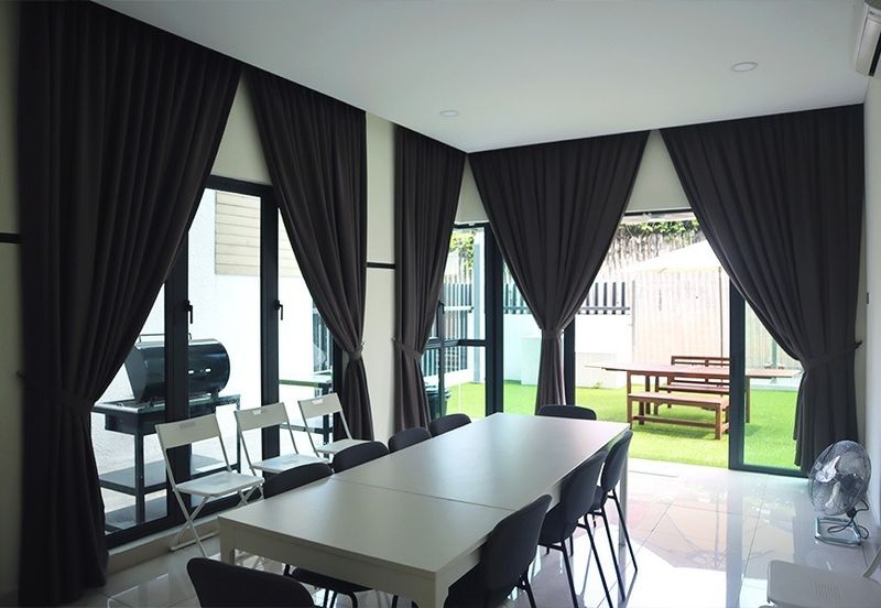 Gated, with lift, low density (free MF)