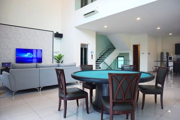 Gated, with lift, low density (free MF)