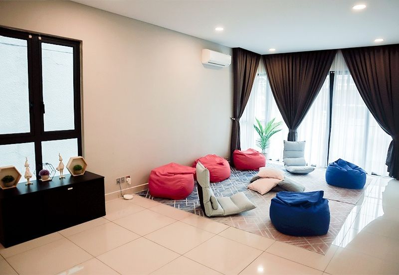 Gated, with lift, low density (free MF)