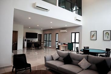 Gated, with lift, low density (free MF)