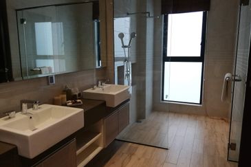 Gated, with lift, low density (free MF)