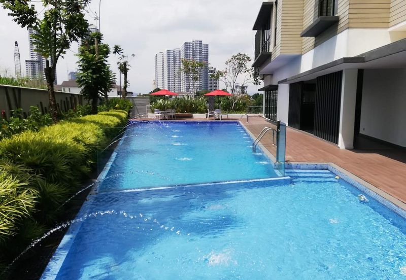 Gated, with lift, low density (free MF)