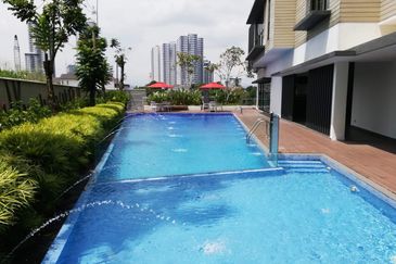 Gated, with lift, low density (free MF)