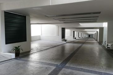 Gated, with lift, low density (free MF)