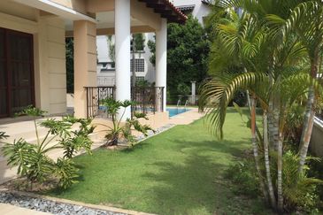 Kiara Peak (Puncak Kiara)