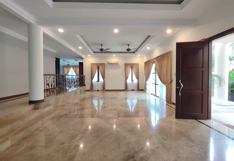 Kiara Peak (Puncak Kiara)