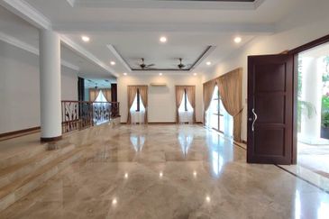 Kiara Peak (Puncak Kiara)