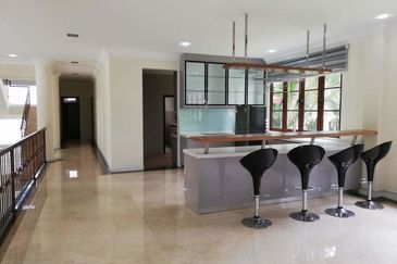 Kiara Peak (Puncak Kiara)