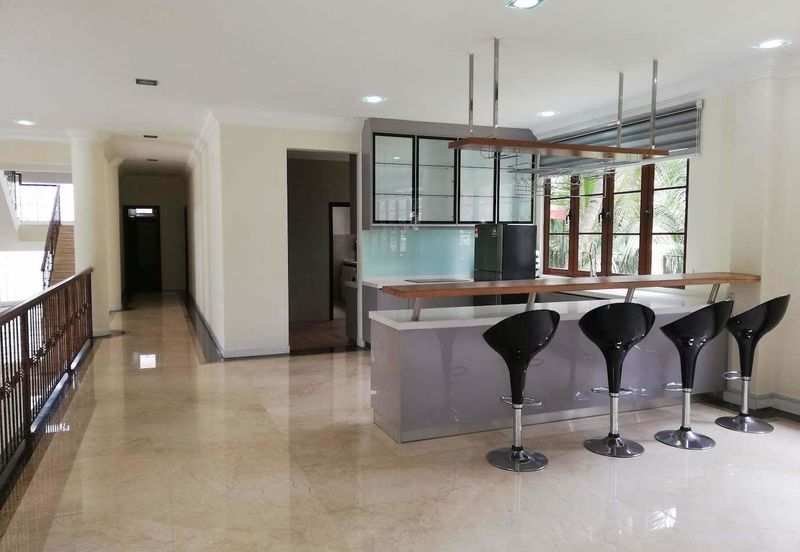 Kiara Peak (Puncak Kiara)