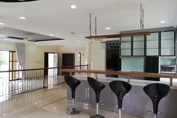 Kiara Peak (Puncak Kiara)