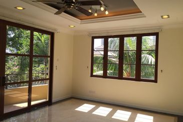 Kiara Peak (Puncak Kiara)