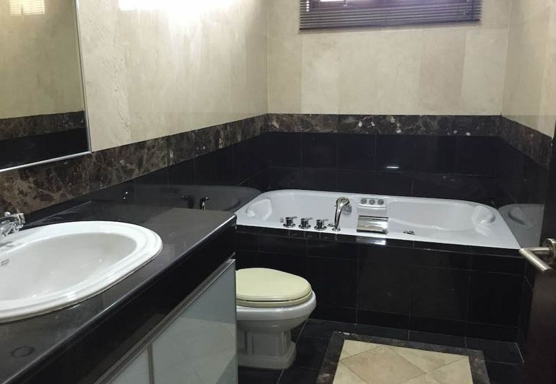 Kiara Peak (Puncak Kiara)