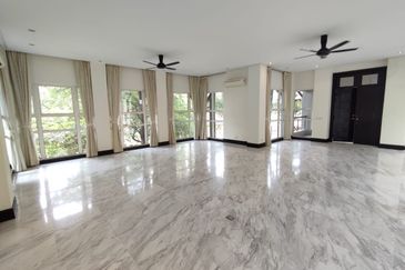GOOD BUY!! Bangsar Hill (BSC, MRT) - Gated, large house 