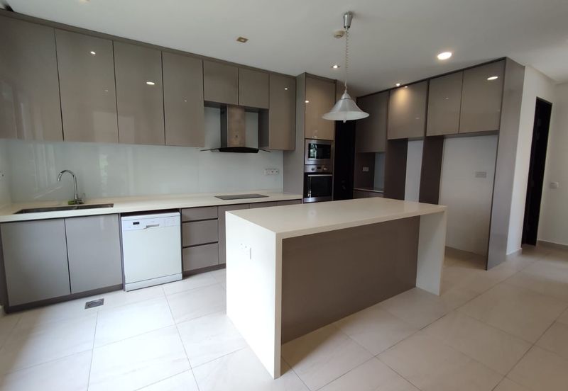 GOOD BUY!! Bangsar Hill (BSC, MRT) - Gated, large house 