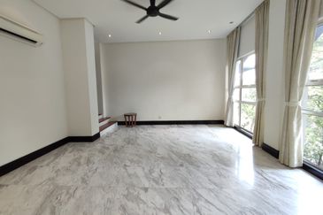 GOOD BUY!! Bangsar Hill (BSC, MRT) - Gated, large house 