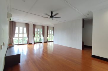 GOOD BUY!! Bangsar Hill (BSC, MRT) - Gated, large house 