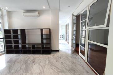 GOOD BUY!! Bangsar Hill (BSC, MRT) - Gated, large house 