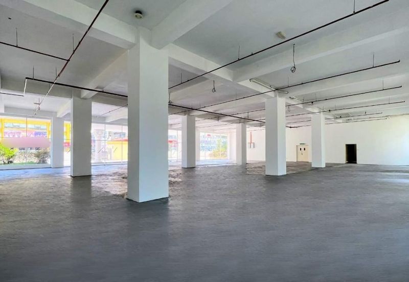 [LRT, 160 carpark] Vibrant  location, road frontage (college, medical centre, hospital, HQ)