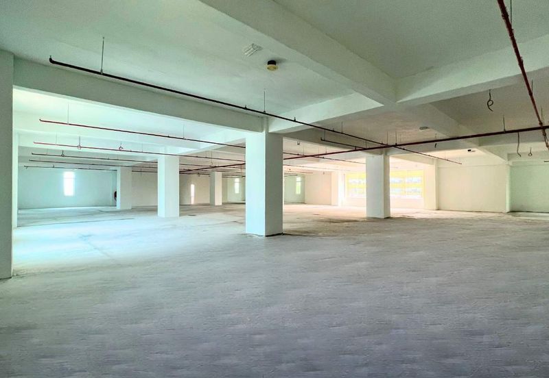 [LRT, 160 carpark] Vibrant  location, road frontage (college, medical centre, hospital, HQ)