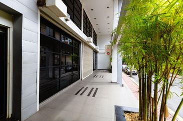 [LRT] Enbloc (12 carpark) - College/Hotel/Church