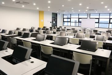 [LRT] Enbloc (12 carpark) - College/Hotel/Church