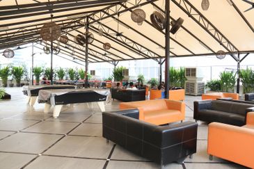 [LRT] Enbloc (12 carpark) - College/Hotel/Church