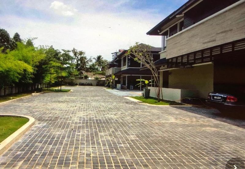 Twin Bungalow (Park 10-15 cars, Guardhouse)  