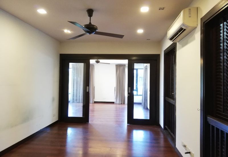 Twin Bungalow (Park 10-15 cars, Guardhouse)  