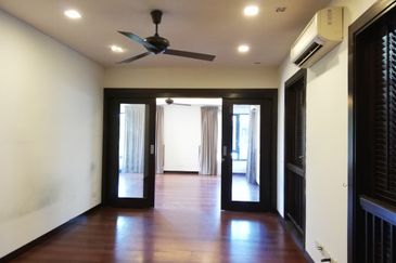 Twin Bungalow (Park 10-15 cars, Guardhouse)  