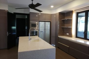 Twin Bungalow (Park 10-15 cars, Guardhouse)  