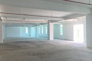 USJ Taipan [LRT, 160 carpark] Vibrant location, road frontage