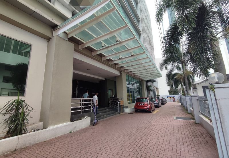 [Near LRT, Hotels] Enbloc - 116 carpark, busy road 