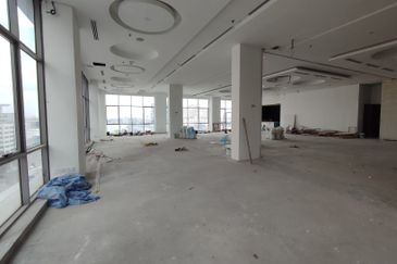 [Near LRT, Hotels] Enbloc - 116 carpark, busy road 