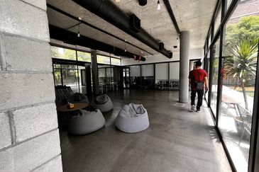 Enbloc (with pool) [Tenanted] (Zen environment)  