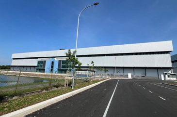 North Port-NEW (4.7 acre/139Ksf) with loading bays