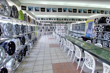 Glenmarie - Corner (with car lift), 3S showroom