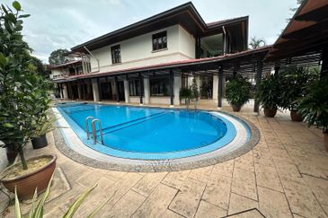 [Near KLCC] Large bungalow. KLCC view