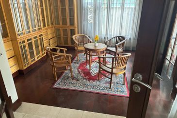 [Near KLCC] Large bungalow. KLCC view