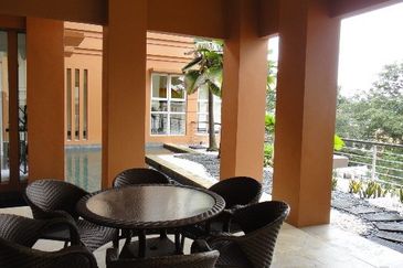 Bangsar Hill - gated, large house (near BSC) 