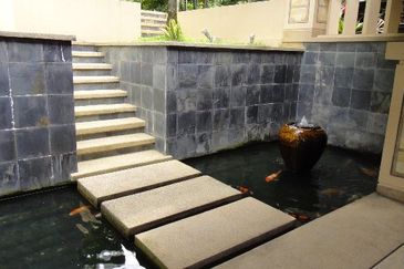 Bangsar Hill - gated, large house (near BSC) 