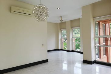 Bangsar Hill - gated, large house (near BSC) 