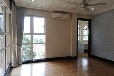 Bangsar Hill - gated, large house (near BSC) 