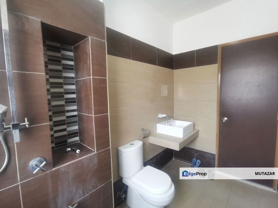 FREEHOLD, Double Storey Terrace House @ Serene Heights, Bangi - Near University & Commuter Station!, Selangor, Semenyih