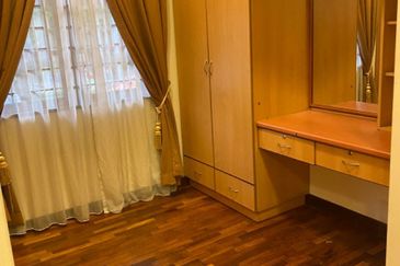 FOR RENT: CORNER LOT, Double Storey Bungalow @ Mutiara Damansara - Partially Furnished, Very Well Maintained with Pool !