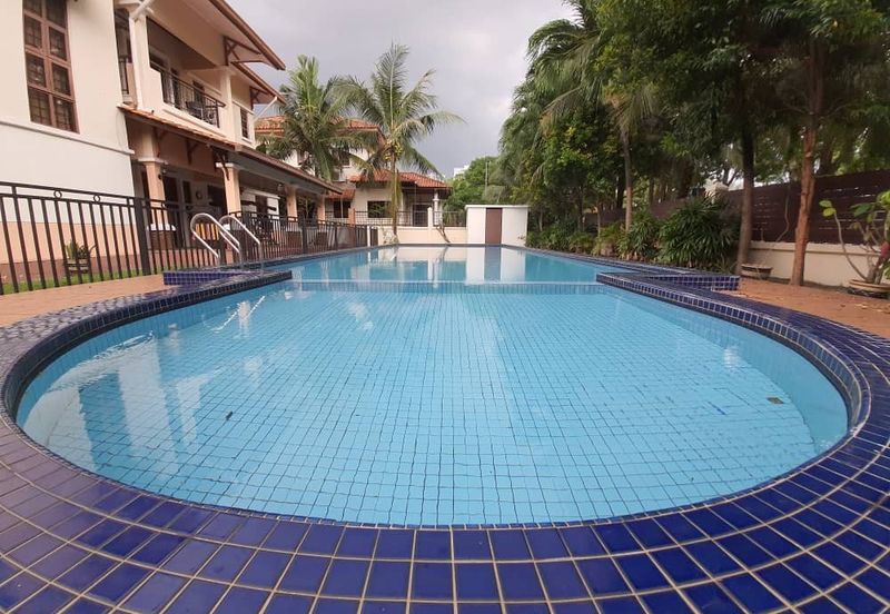 FOR RENT: CORNER LOT, Double Storey Bungalow @ Mutiara Damansara - Partially Furnished, Very Well Maintained with Pool !