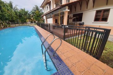 FOR RENT: CORNER LOT, Double Storey Bungalow @ Mutiara Damansara - Partially Furnished, Very Well Maintained with Pool !