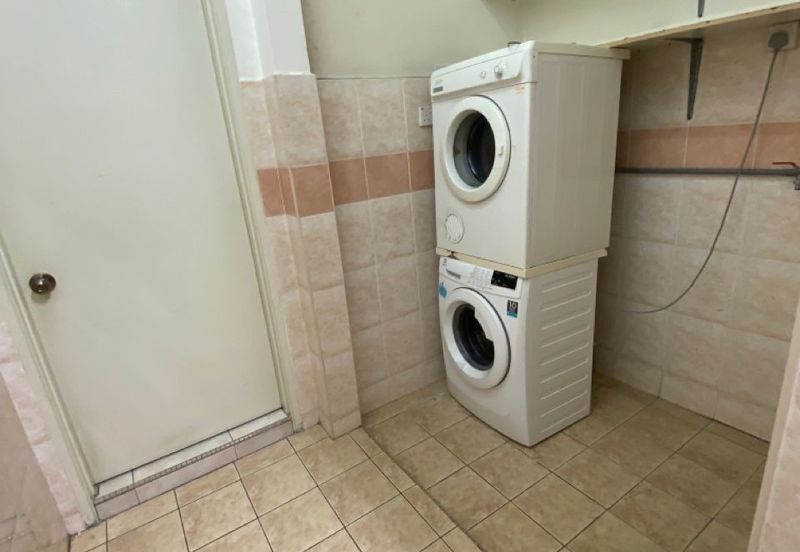 FOR RENT: CORNER LOT, Double Storey Bungalow @ Mutiara Damansara - Partially Furnished, Very Well Maintained with Pool !